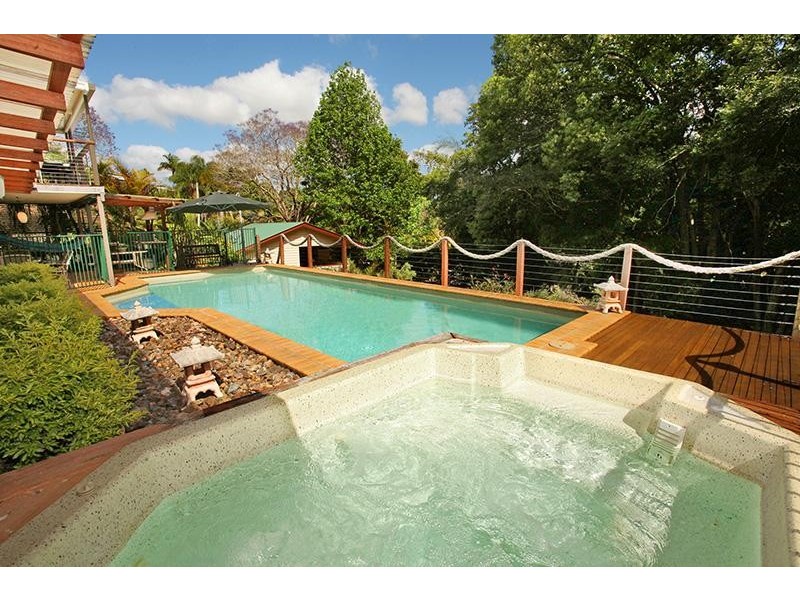 4 Paradise Place, Nambour QLD 4560