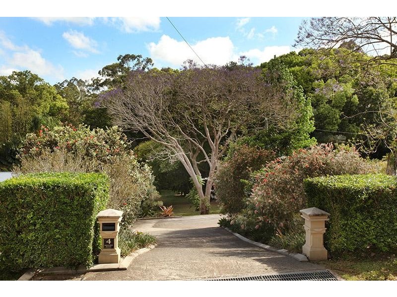 4 Paradise Place, Nambour QLD 4560