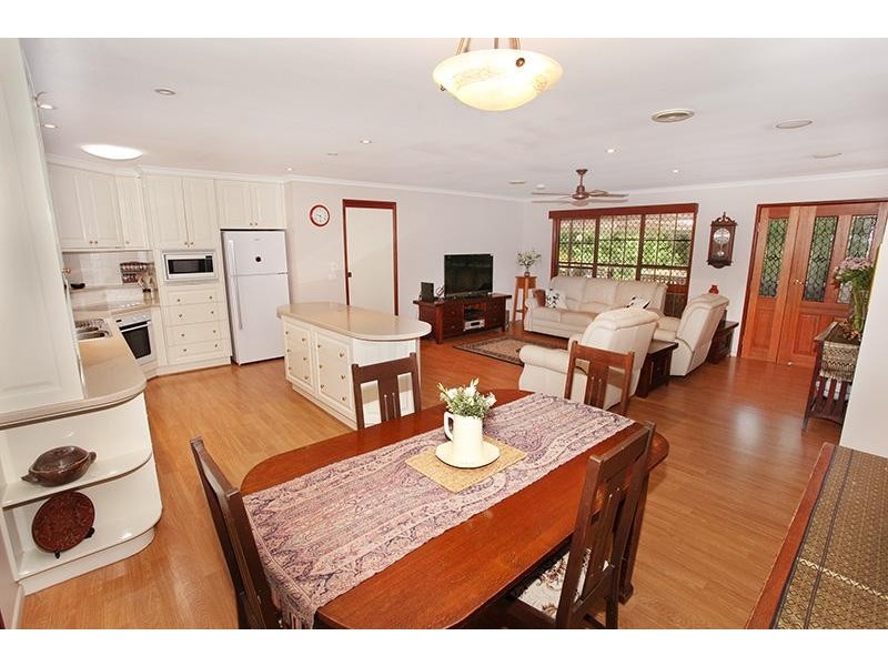 4 Paradise Place, Nambour QLD 4560