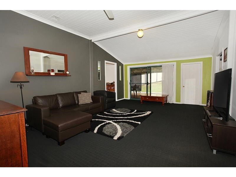 2 Coes Creek Road, Burnside QLD 4560
