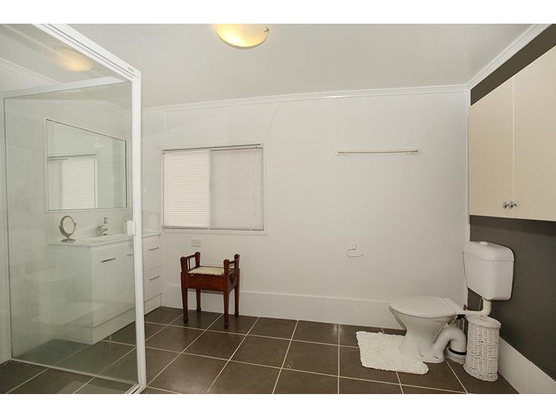2 Coes Creek Road, Burnside QLD 4560