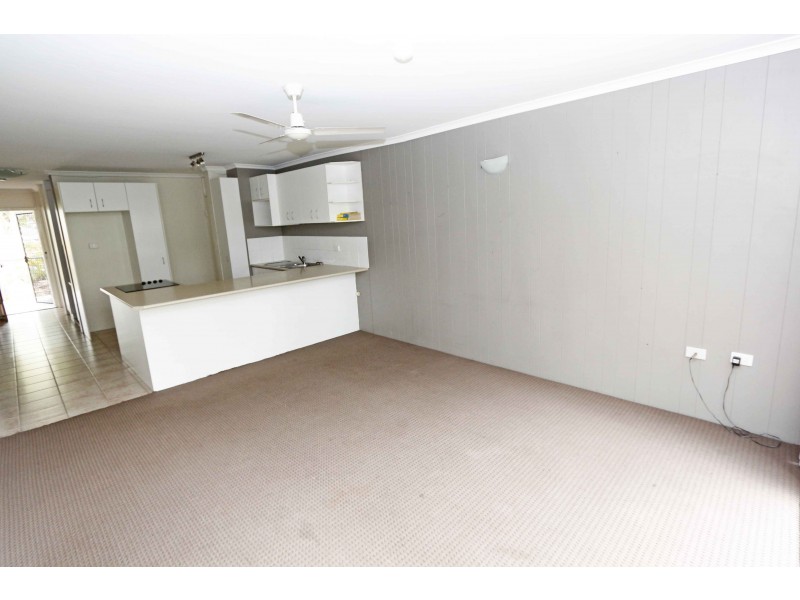 5/2 Sapphire Drive, Nambour QLD 4560