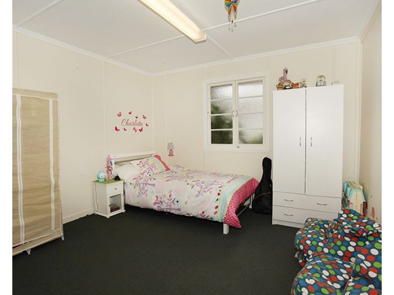 9 Waterfall Street, Nambour QLD 4560