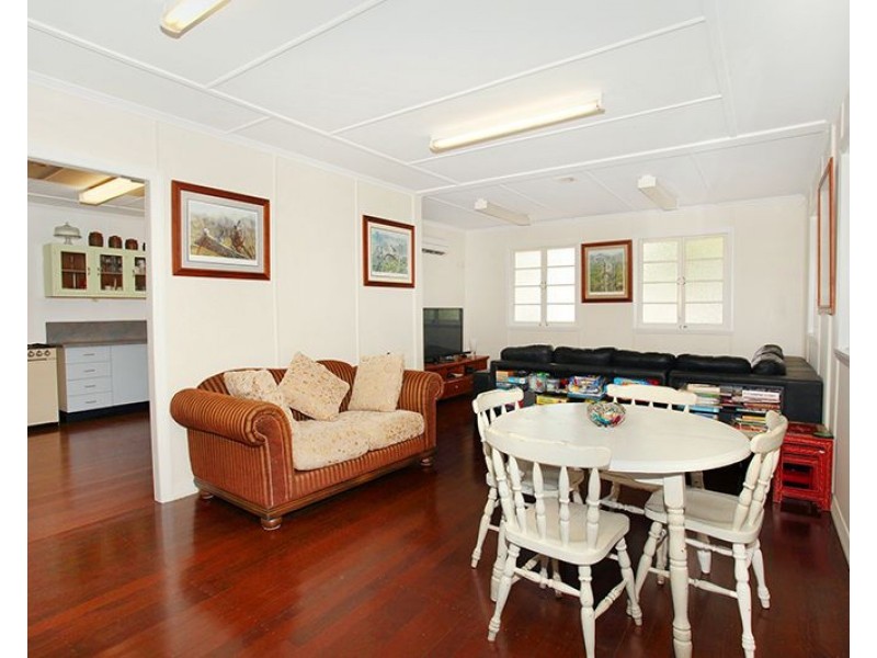 9 Waterfall Street, Nambour QLD 4560