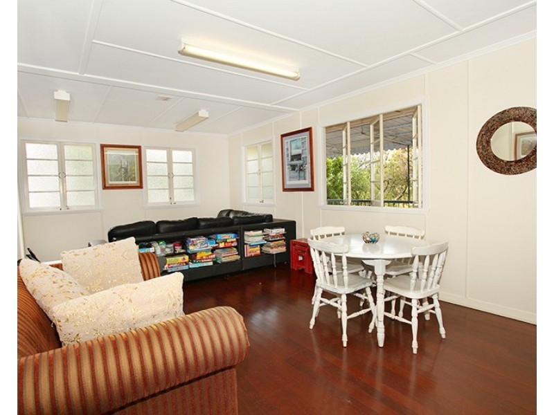 9 Waterfall Street, Nambour QLD 4560