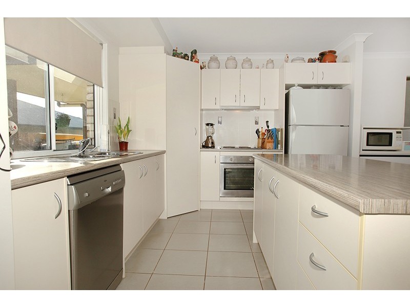 4 Cooee Court, Coes Creek QLD 4560