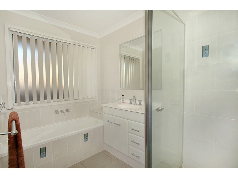 4 Cooee Court, Coes Creek QLD 4560