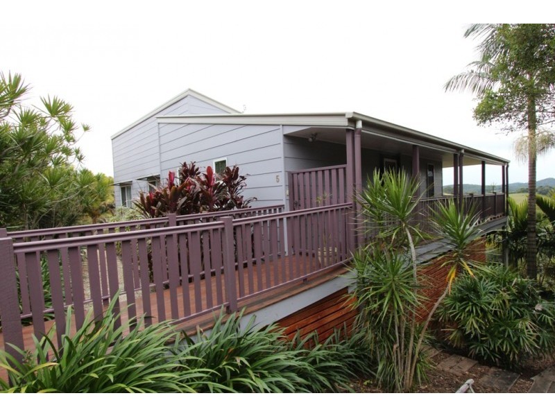 5 Sandra Place, Nambour QLD 4560