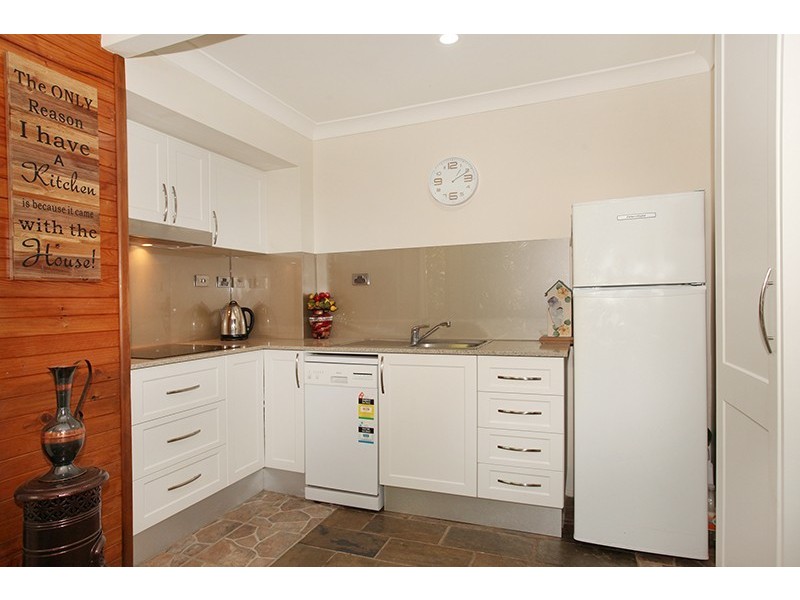 6 Maple Avenue, Mapleton QLD 4560