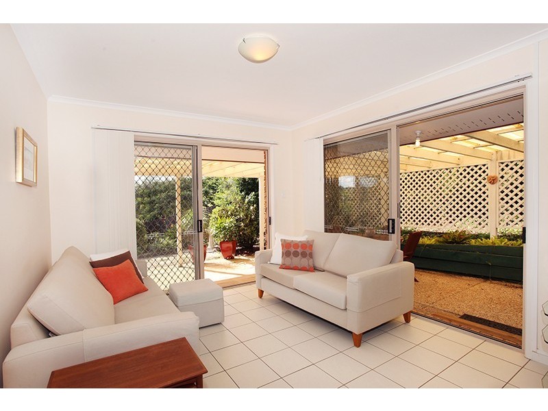 2/17 Glenbrook Drive, Nambour QLD 4560