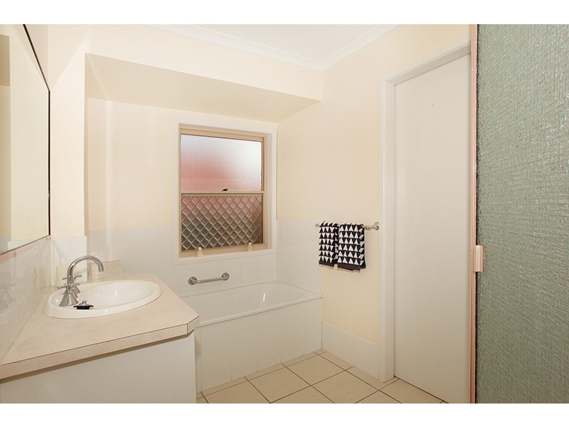 2/17 Glenbrook Drive, Nambour QLD 4560