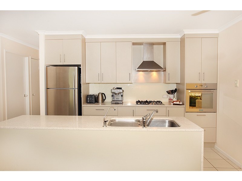 2/17 Glenbrook Drive, Nambour QLD 4560