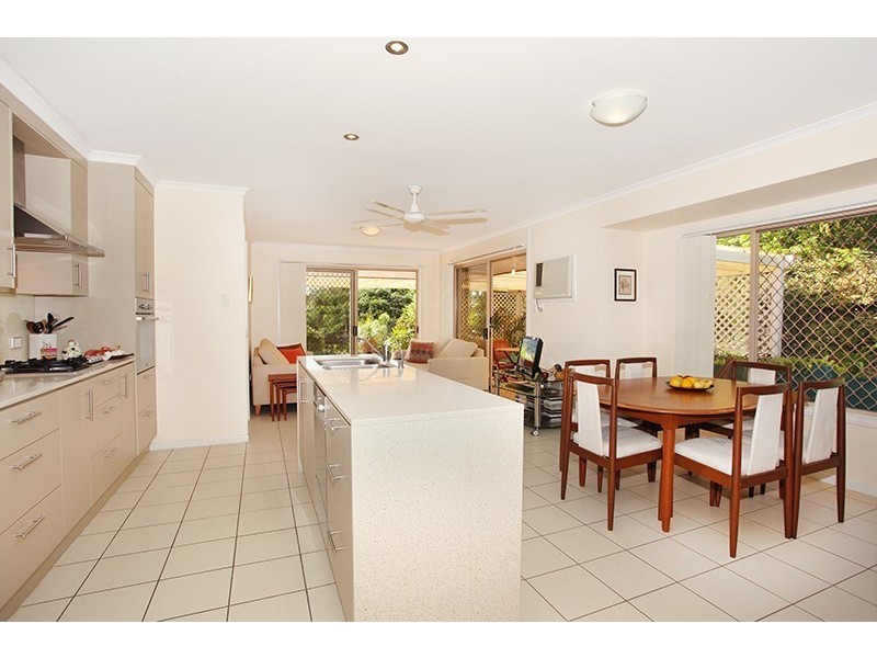 2/17 Glenbrook Drive, Nambour QLD 4560