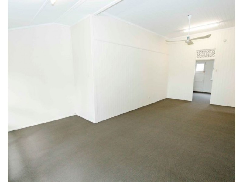 2/14 Baloo Street, Nambour QLD 4560