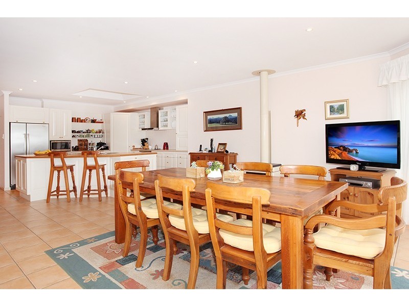 28 Rainbow Park Drive, Mapleton QLD 4560