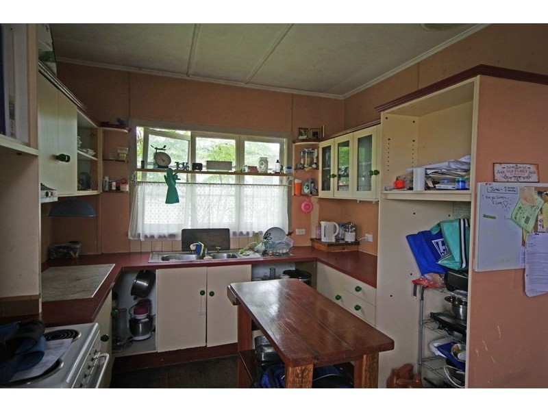 16 Waterfall Road, Nambour QLD 4560