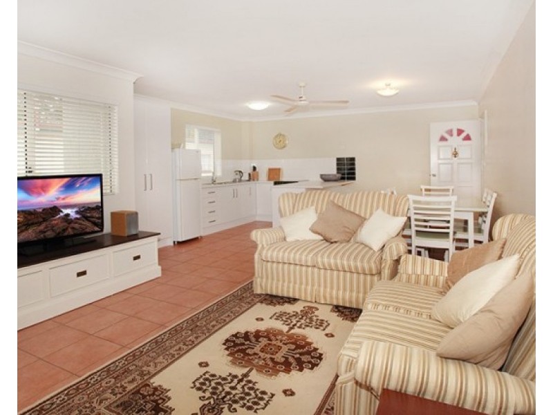 4/5 Vernon Street, Nambour QLD 4560