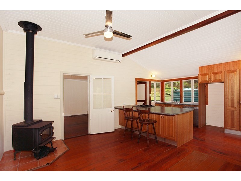 264 Hillcrest Road, Kiamba QLD 4560