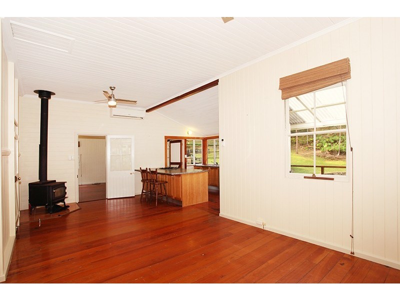 264 Hillcrest Road, Kiamba QLD 4560