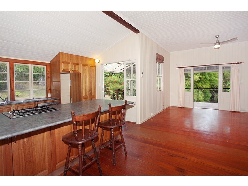 264 Hillcrest Road, Kiamba QLD 4560