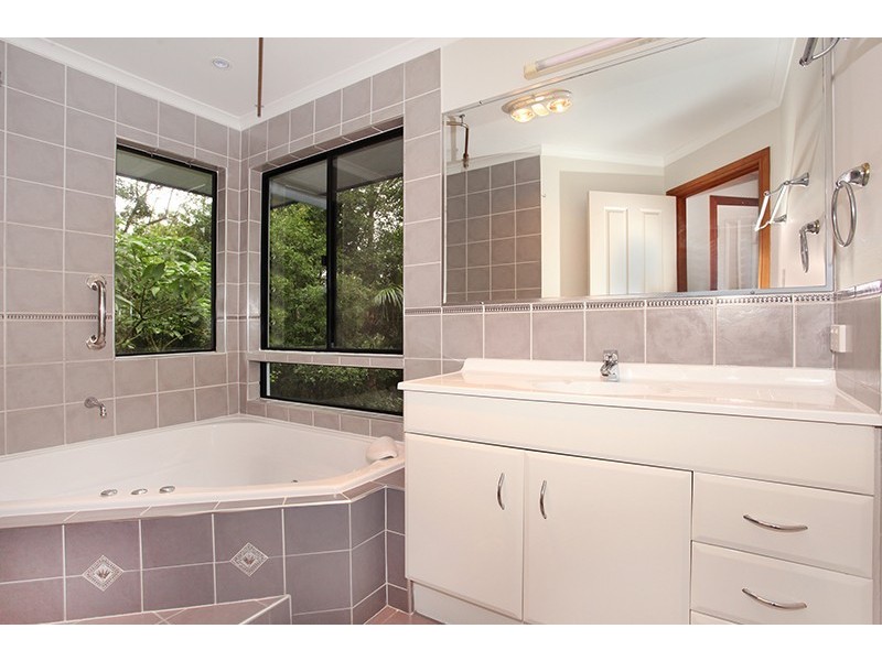 27 Leigha Place, Kureelpa QLD 4560