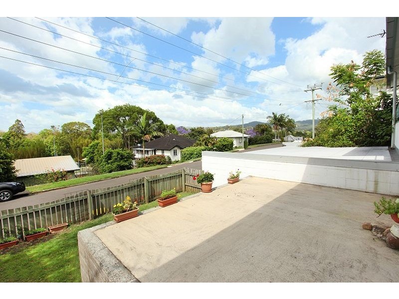 1/6 Washington Street, Nambour QLD 4560