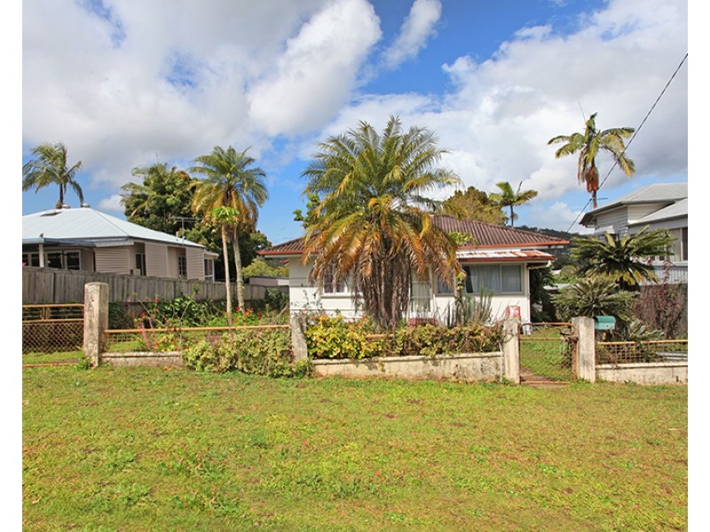 4 Oxleigh Crescent, Nambour QLD 4560