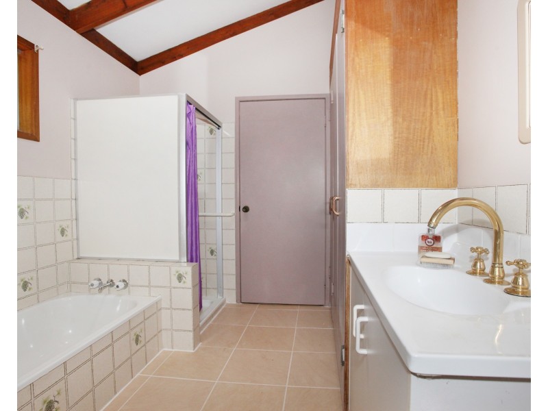 16 Campbell Close, Nambour QLD 4560