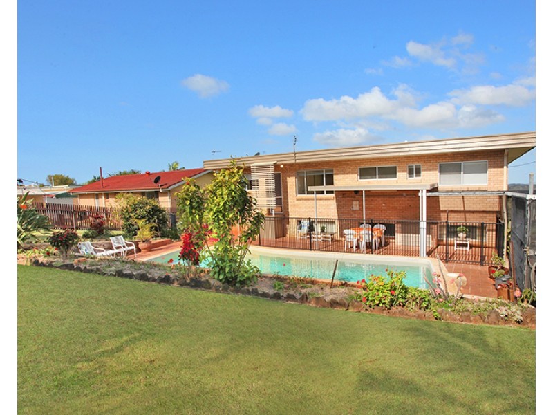 5 Bambaroo Close, Nambour QLD 4560