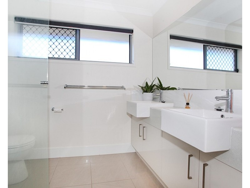 7 Bowerbird Avenue, Burnside QLD 4560