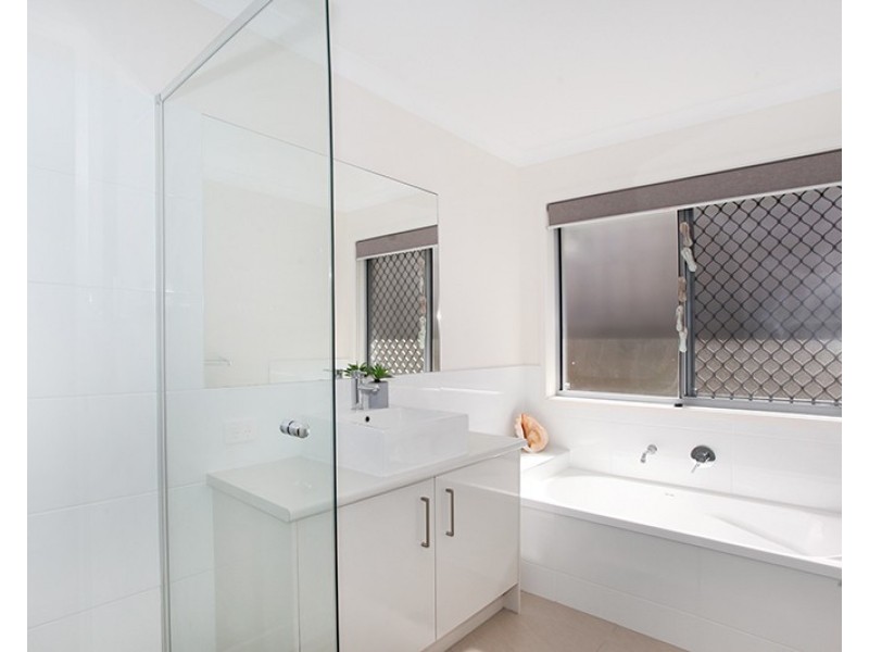 7 Bowerbird Avenue, Burnside QLD 4560