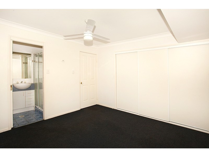 8 Esk Place, Kallangur QLD 4503