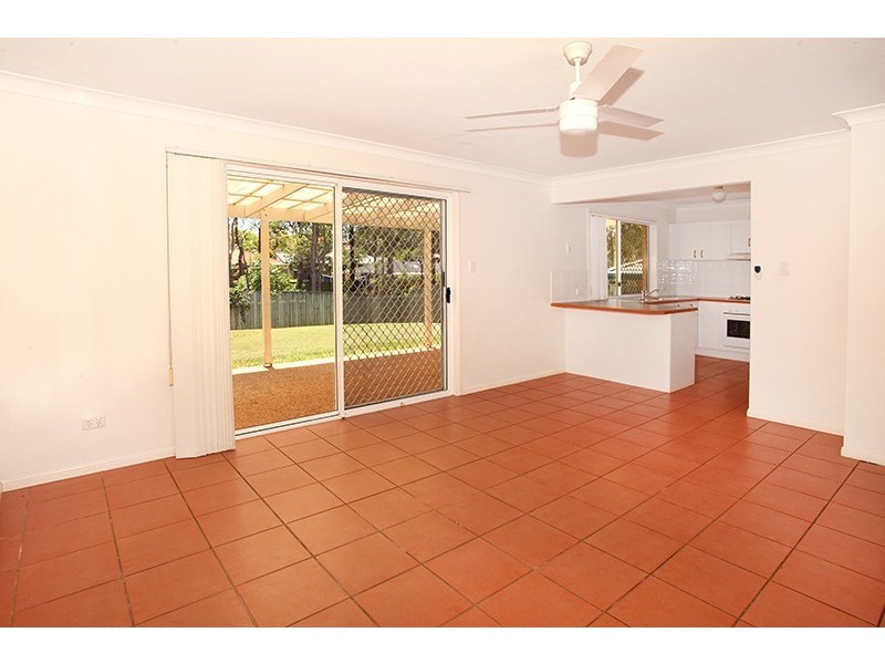 8 Esk Place, Kallangur QLD 4503