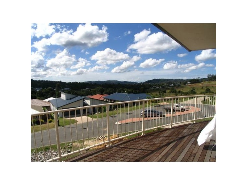 8 Dalzell Court, Nambour QLD 4560