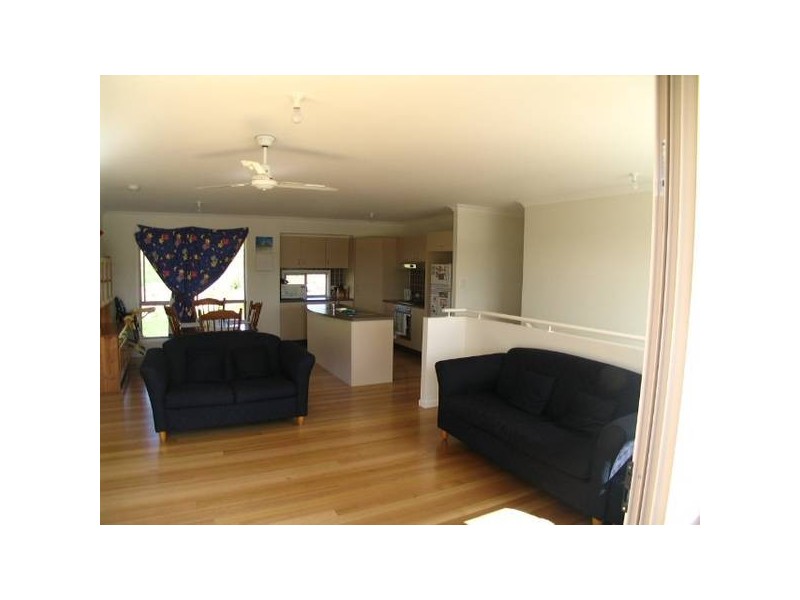 8 Dalzell Court, Nambour QLD 4560