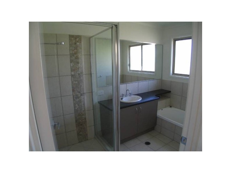 8 Dalzell Court, Nambour QLD 4560