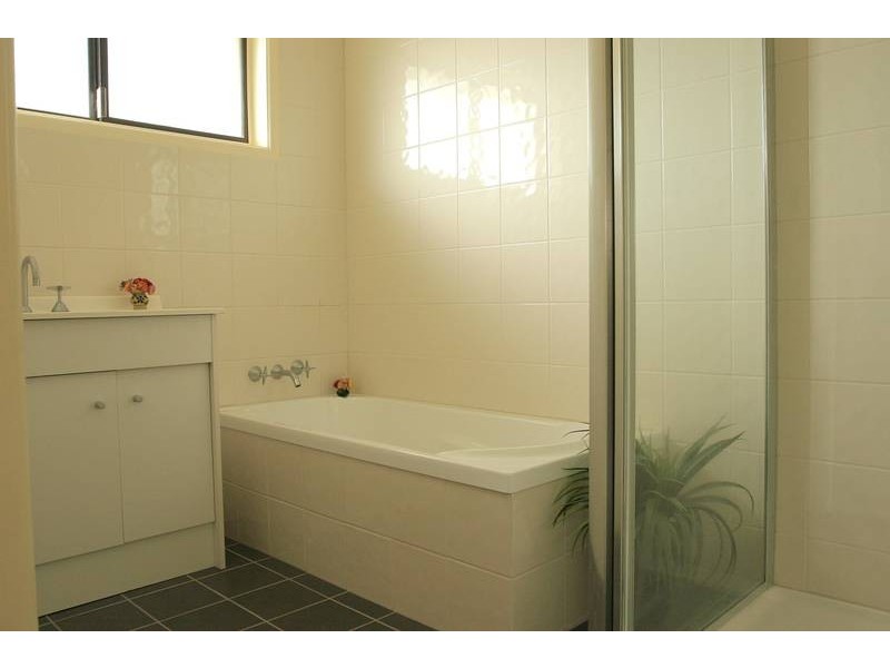 16 Elizabeth Way, Nambour QLD 4560