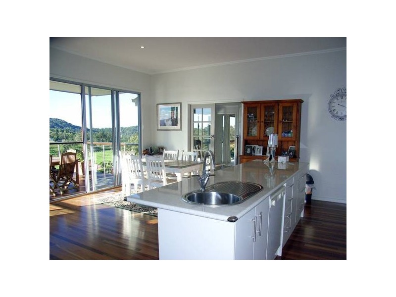 10 Sandra Place, Nambour QLD 4560