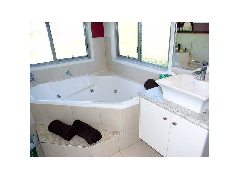 10 Sandra Place, Nambour QLD 4560