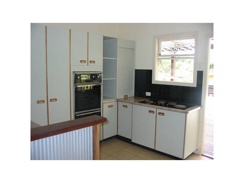 6 Wakefield St, Woombye QLD 4559