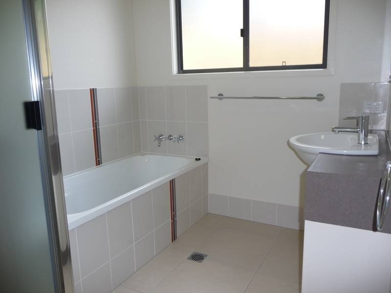 18 Killarney Cres, Nambour QLD 4560