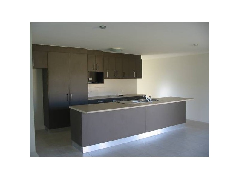 42 Robertson Dr, Burnside QLD 4560