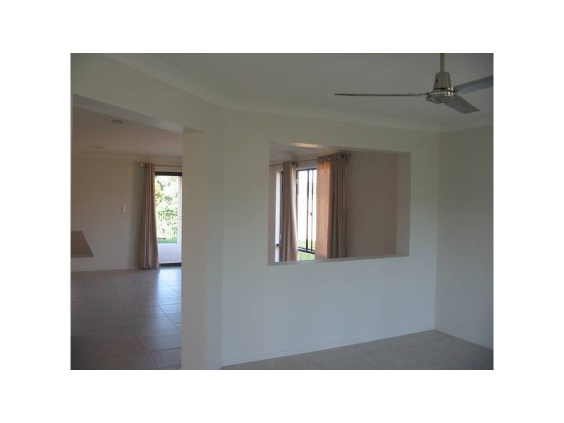 42 Robertson Dr, Burnside QLD 4560