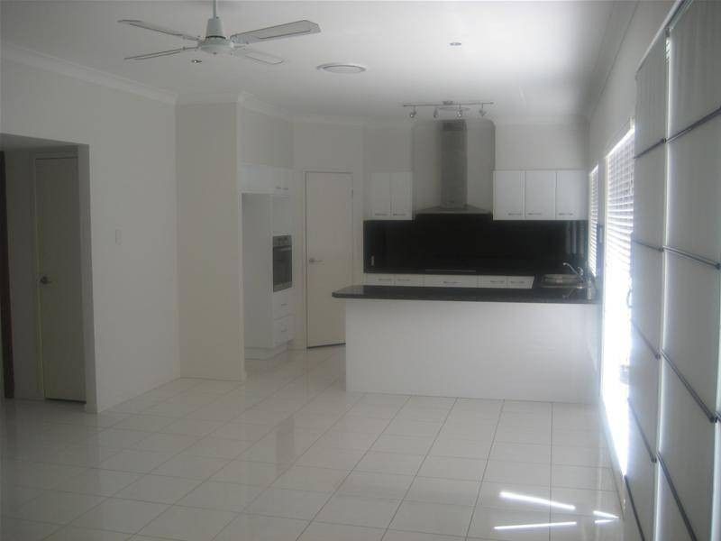 17 Valetta Crescent, Varsity Lakes QLD 4227