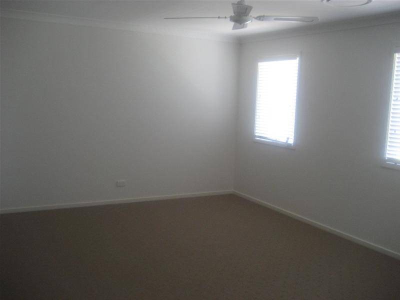 17 Valetta Crescent, Varsity Lakes QLD 4227