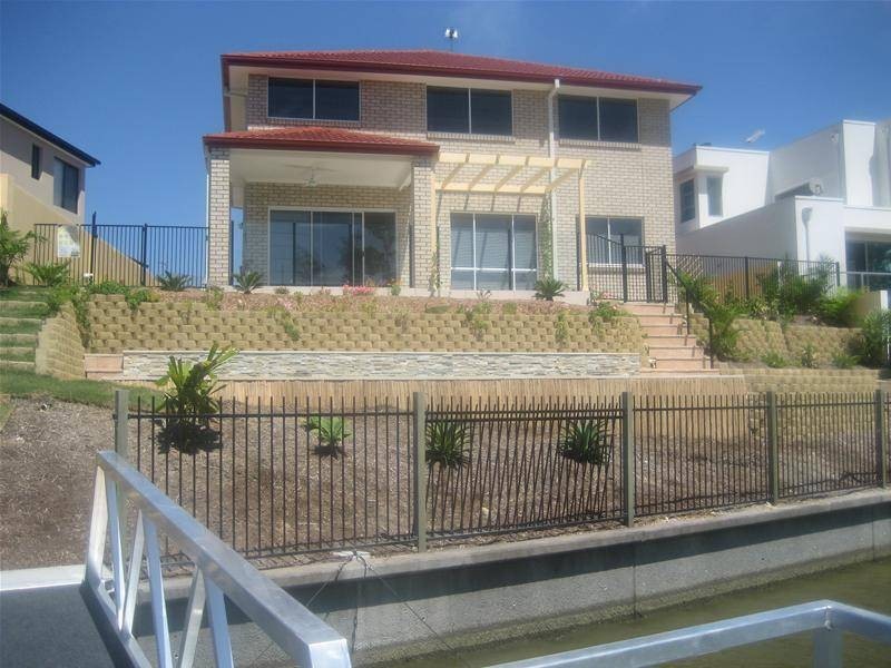 17 Valetta Crescent, Varsity Lakes QLD 4227