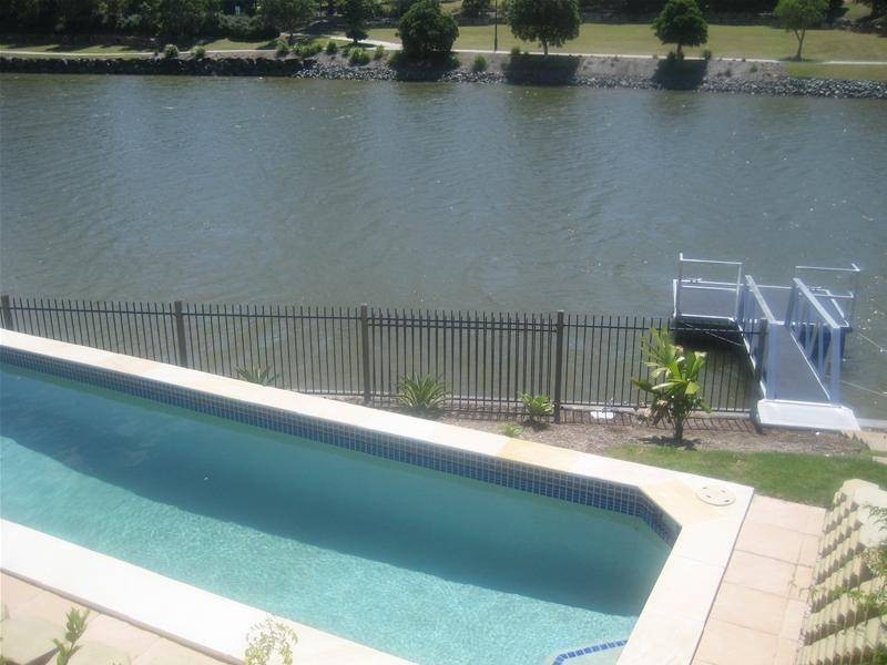 17 Valetta Crescent, Varsity Lakes QLD 4227