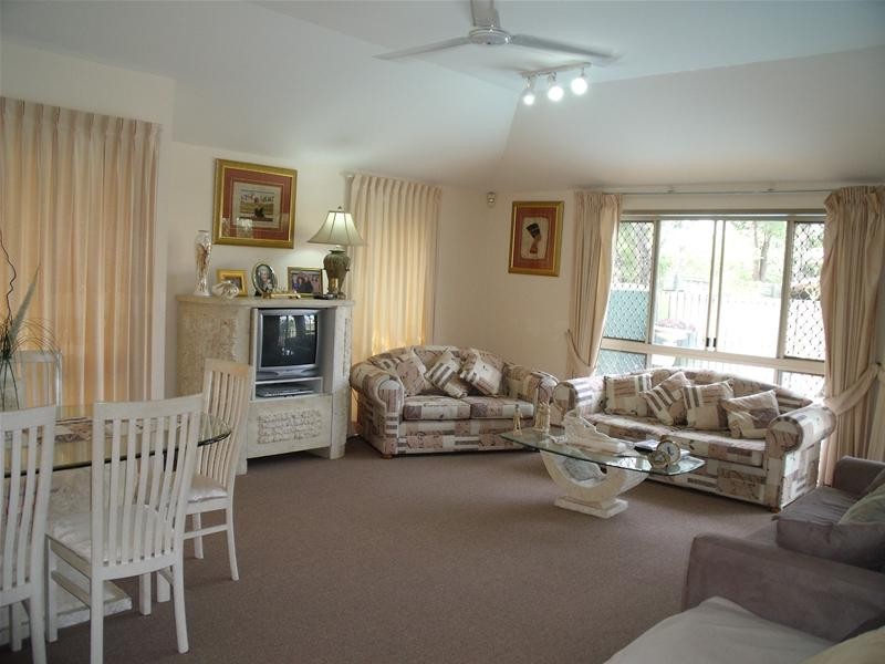 2 Yarraville Street, Robina QLD 4226