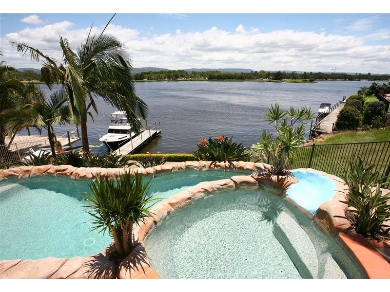 Clear Island Waters QLD 4226