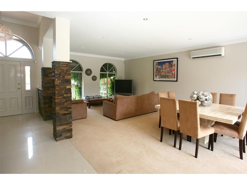 13 Martinique Way, Clear Island Waters QLD 4226